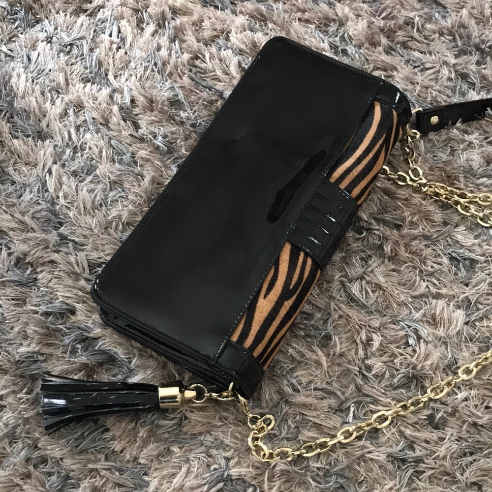 Animal print clutch/shoulder strap included Gold Hardware - Picture 4 of 8